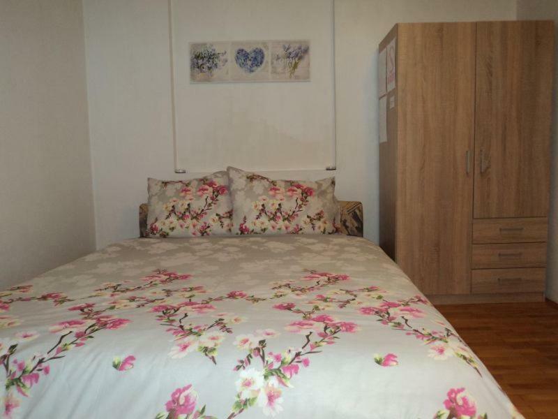 Studio Apartments Ana Ровинь Экстерьер фото
